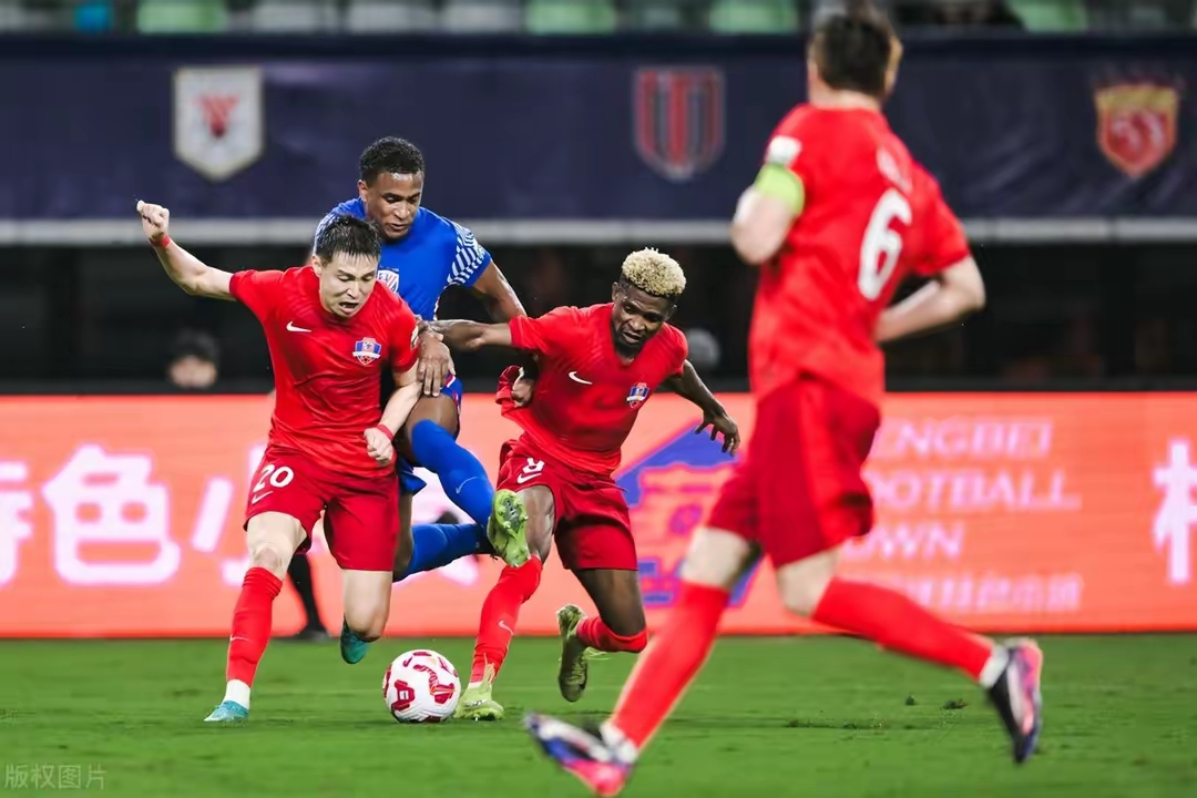 客场作战难度加大，球队需全力以赴