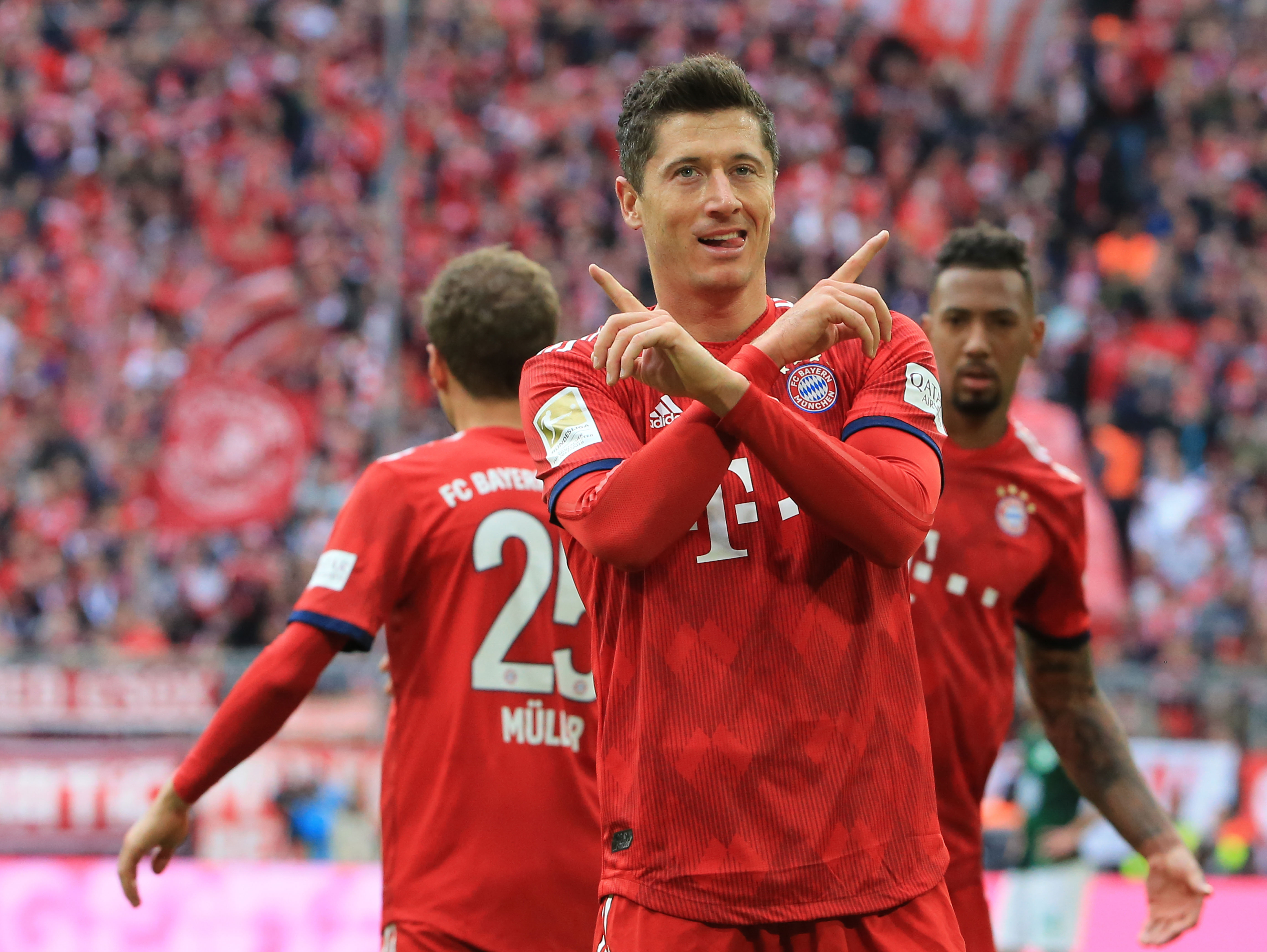 拜仁慕尼黑后卫莱万多夫斯基伤愈复出