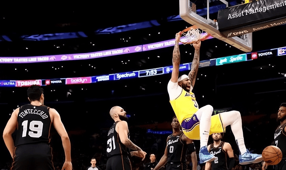 马刺队防守屏障稳固，战绩节节攀升