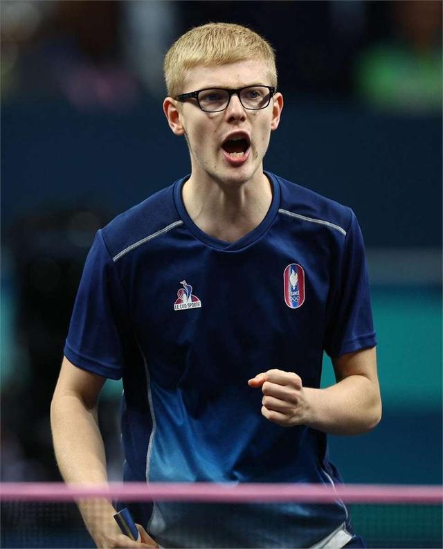 法国选手以微弱优势领先，摘得田径金牌的简单介绍