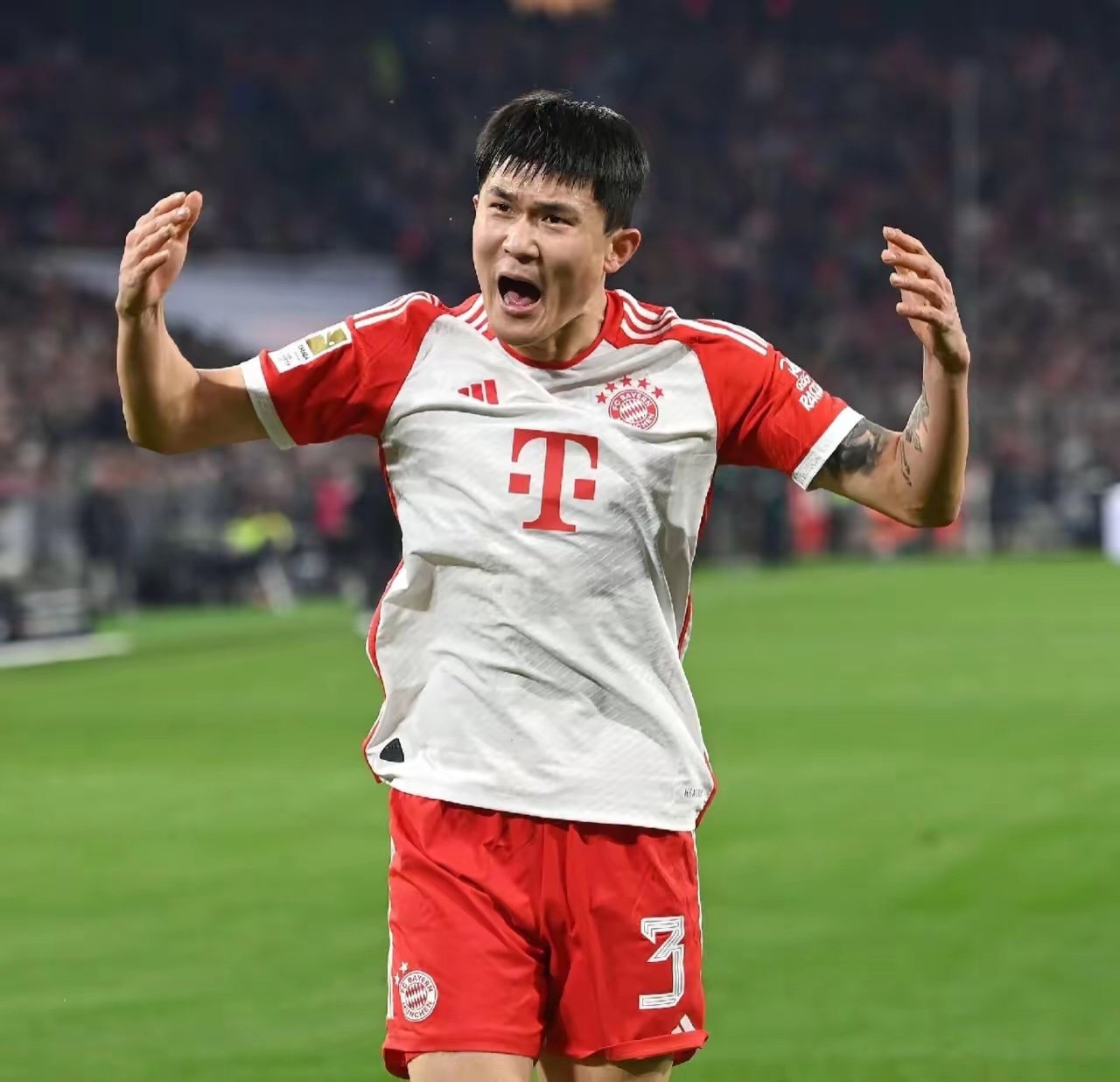 拜仁慕尼黑后卫死里逃生，助球队保级成功的简单介绍