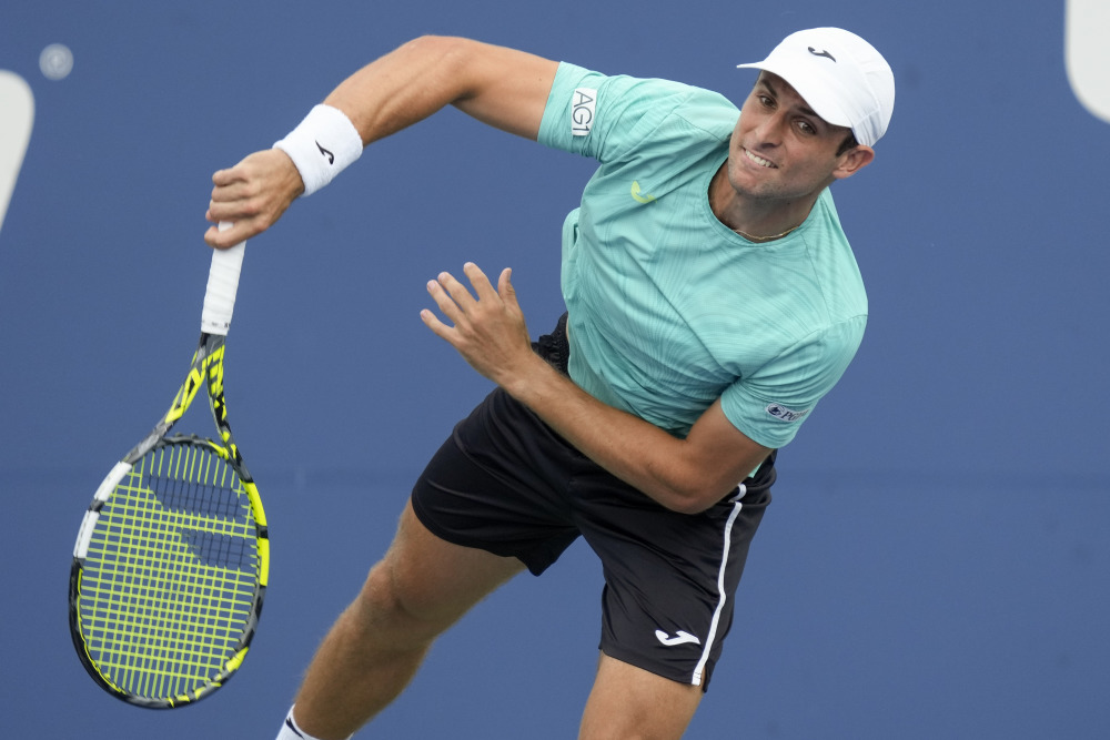 包含英国网球队力克美国网球队，兹维列夫绝境逆转的词条