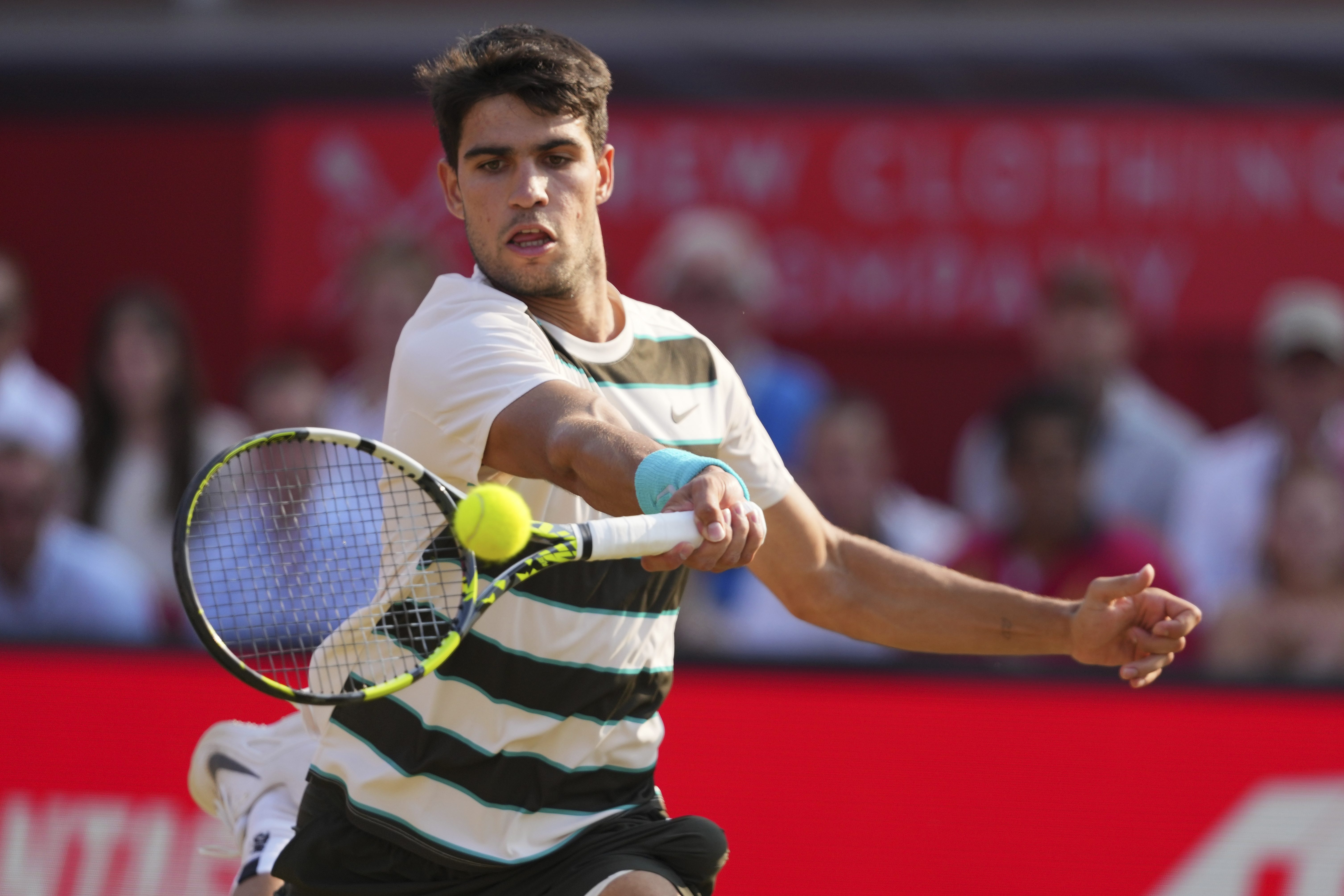 西班牙网球队轻取英国网球队，阿尔卡拉斯制霸全场的简单介绍