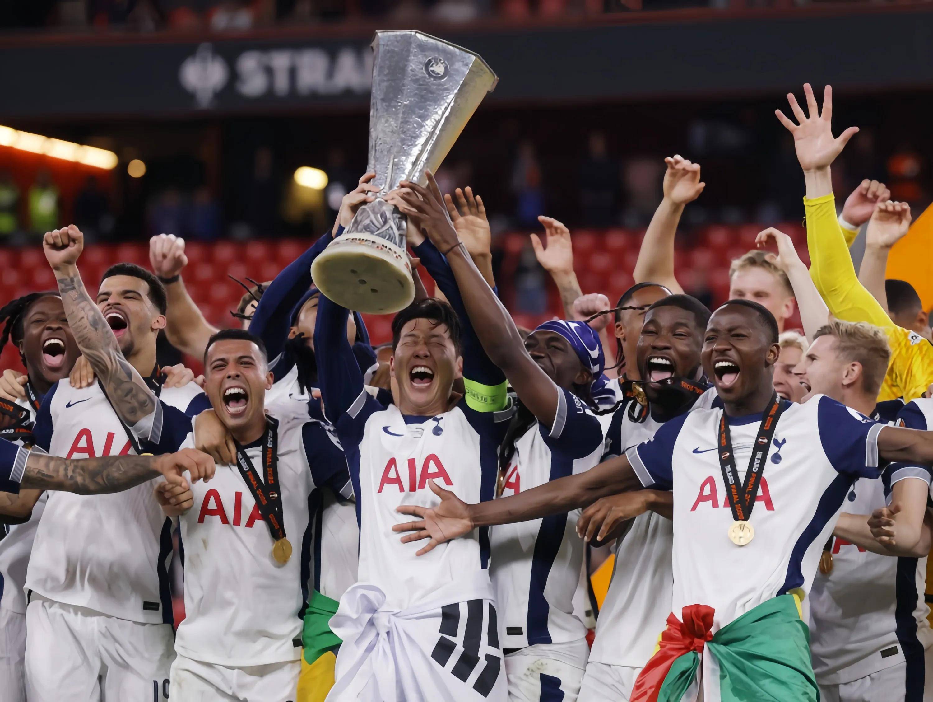 包含西班牙翻盘曼城，孙兴慜制霸全场的词条