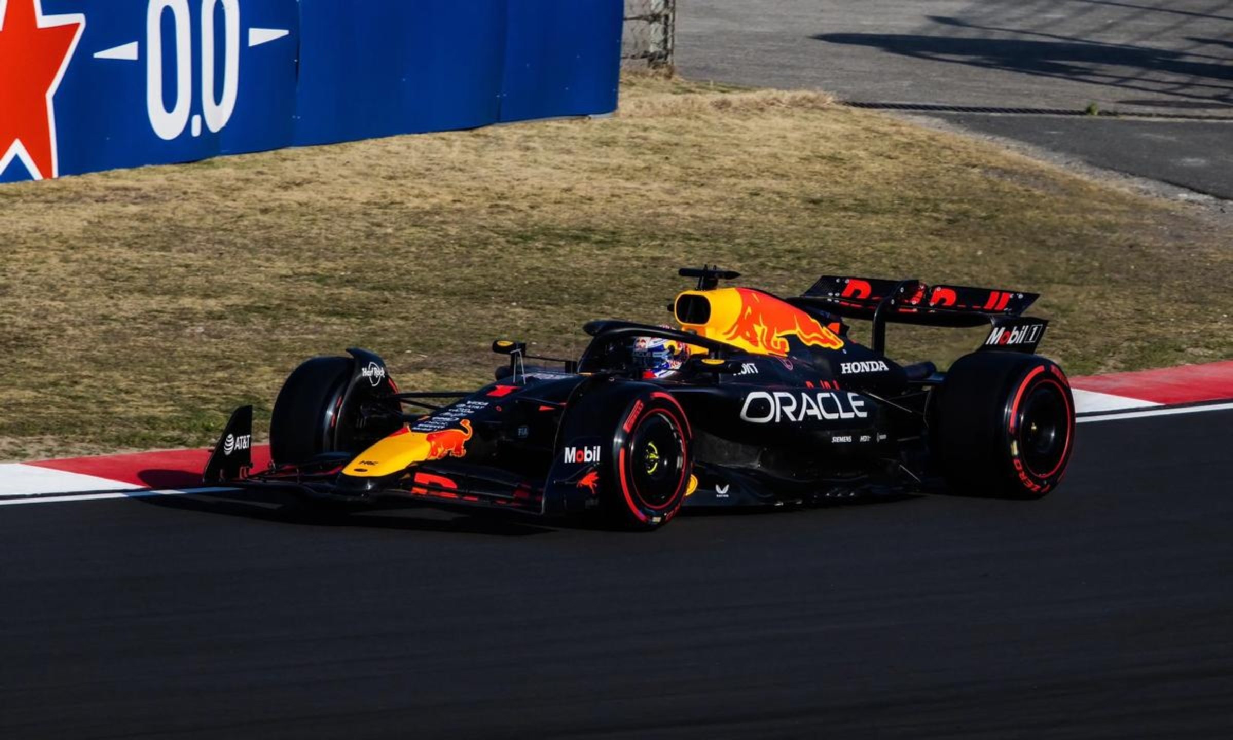 红牛车队横扫威廉姆斯，维斯塔潘带队取胜